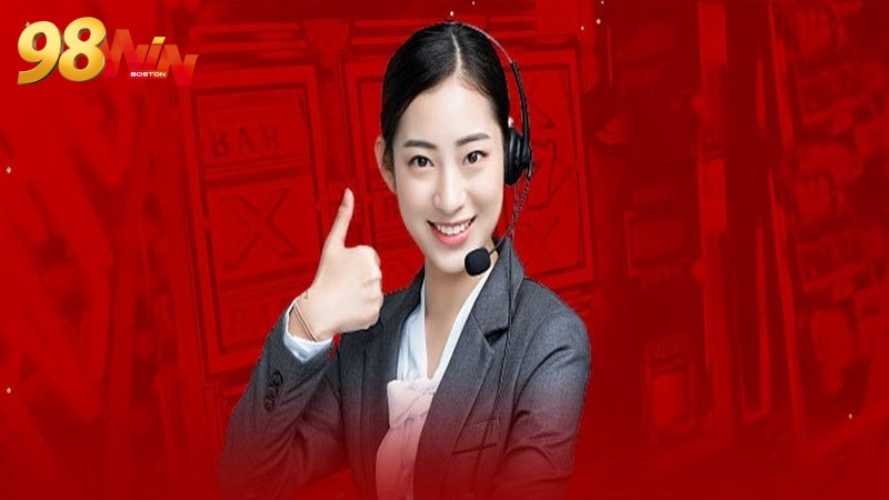 Nhân viên chăm sóc khách hàng phục vụ hội viên rất chu đáo